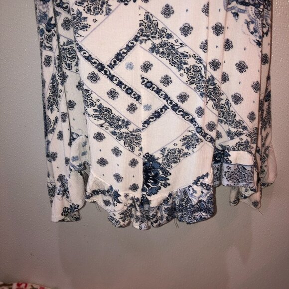 Maurices Womens 2X White Blue Floral Sleeveless Ruffle Hem Tunic Tank Top Shirt - Picture 5 of 9